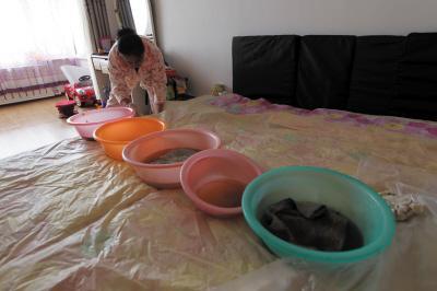 平顺楼上漏水，住户失联，小区没物管，业主维权难！律师来支招……
